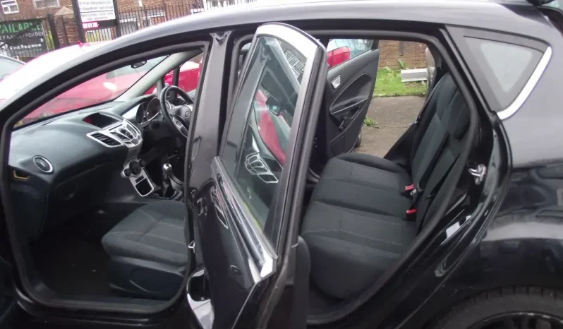 
								Ford Fiesta 2012 full									