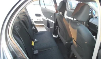 
									Toyota Yaris 2010 full								