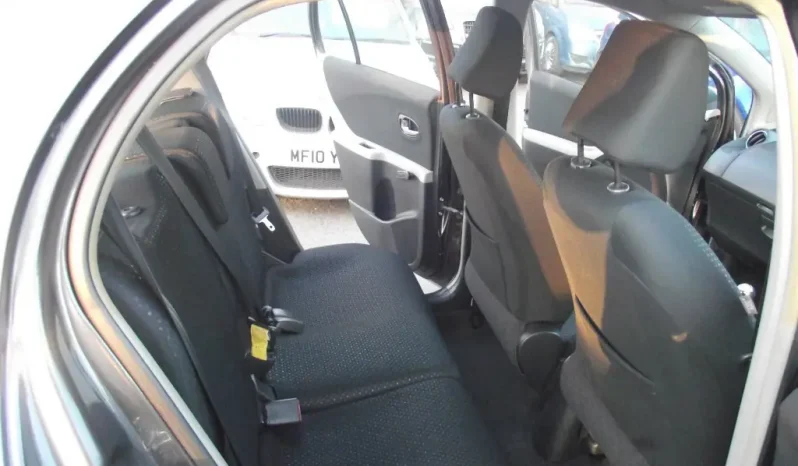 
								Toyota Yaris 2010 full									