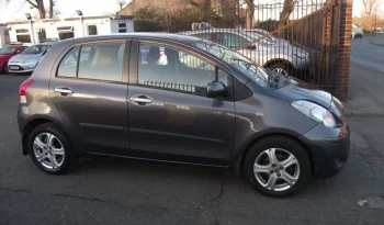 
									Toyota Yaris 2010 full								