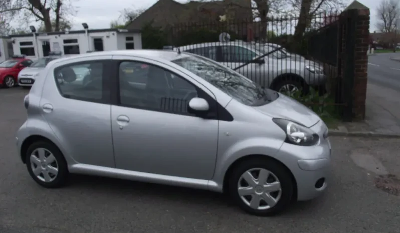 
								Toyota Aygo 2011 full									