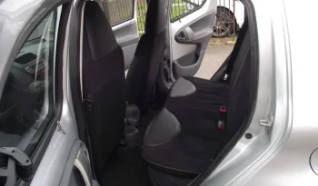 
									Toyota Aygo 2011 full								
