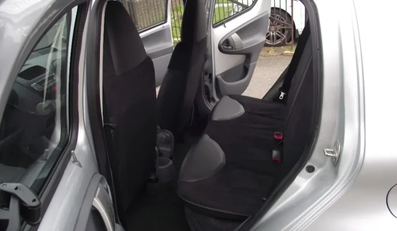 
								Toyota Aygo 2011 full									