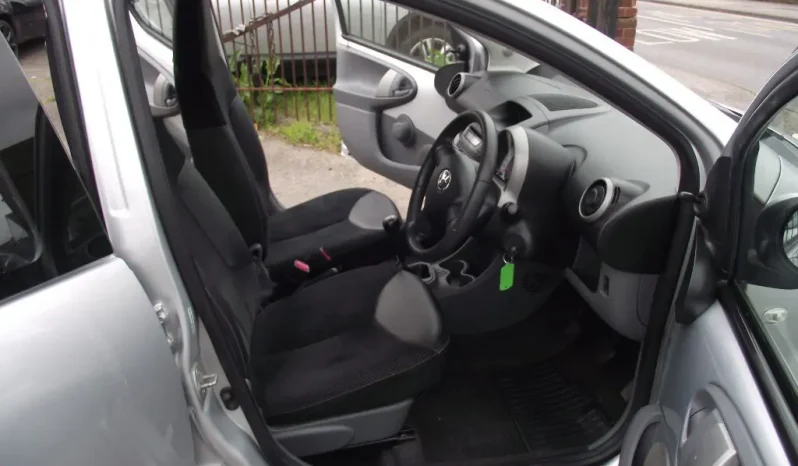 
								Toyota Aygo 2011 full									