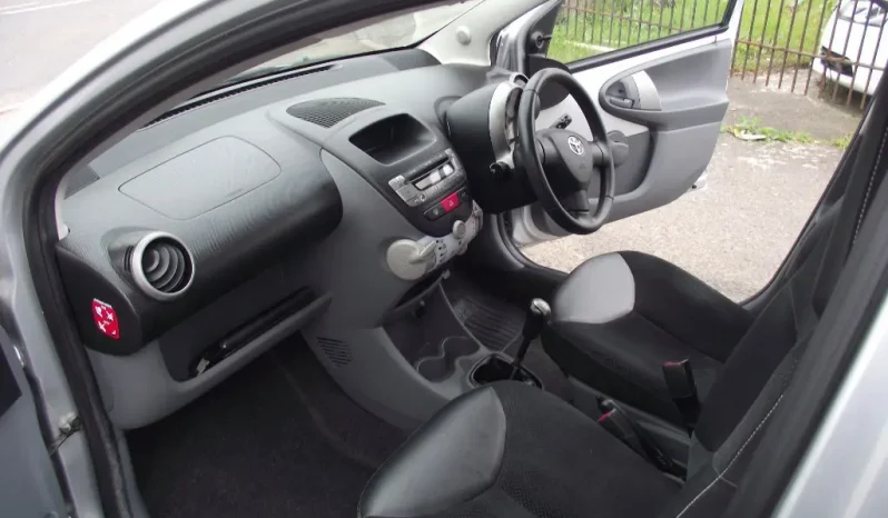 
								Toyota Aygo 2011 full									