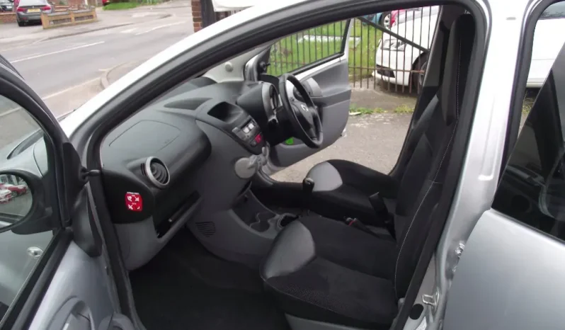 
								Toyota Aygo 2011 full									