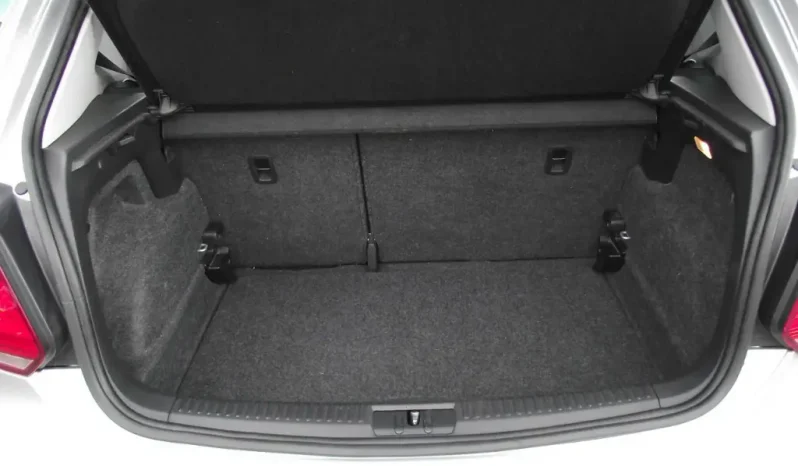 
								Volkswagen Polo 2011 full									