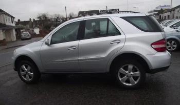 
									Mercedes-Benz 320 2008 full								