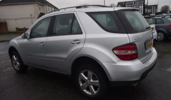 
									Mercedes-Benz 320 2008 full								