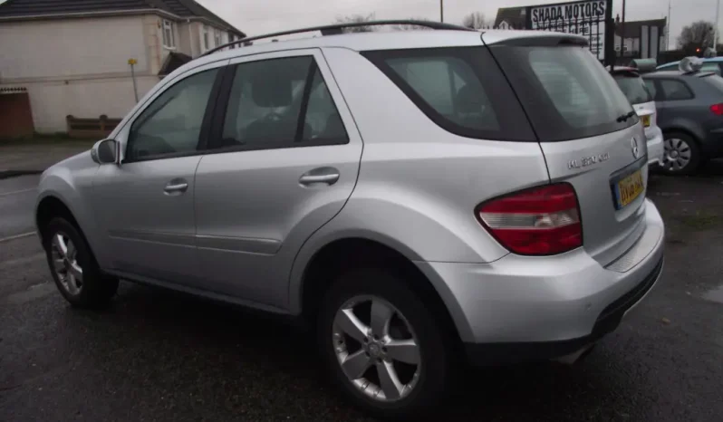 
								Mercedes-Benz 320 2008 full									