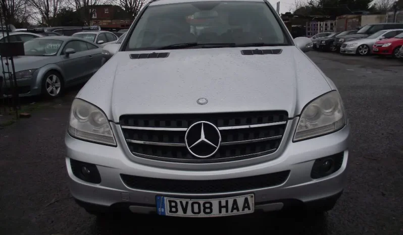 
								Mercedes-Benz 320 2008 full									