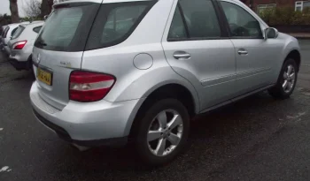 
									Mercedes-Benz 320 2008 full								