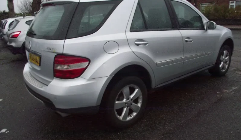 
								Mercedes-Benz 320 2008 full									