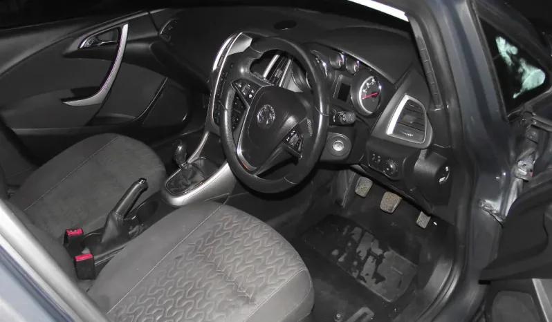 
								Vauxhall Astra 2014 full									