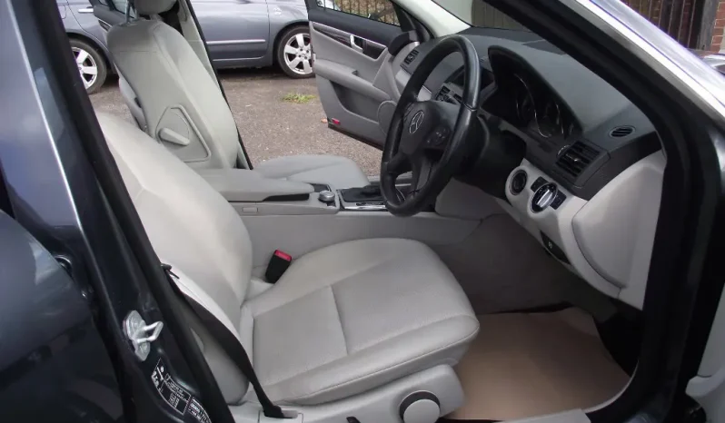 
								Mercedes Benz C Class 2010 full									