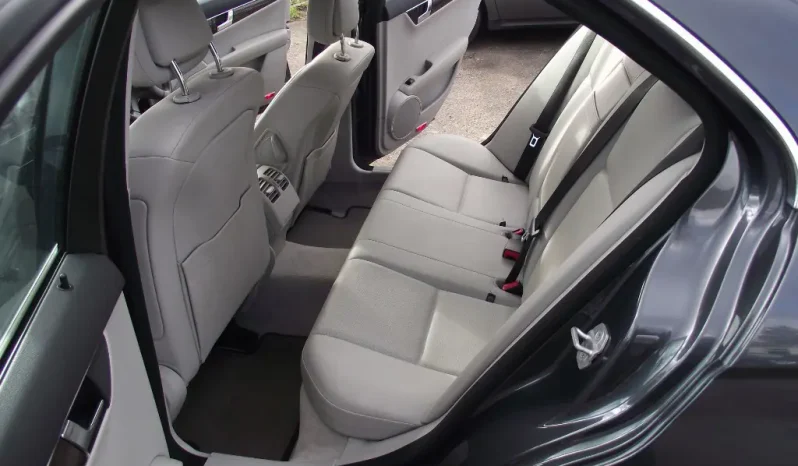 
								Mercedes Benz C Class 2010 full									