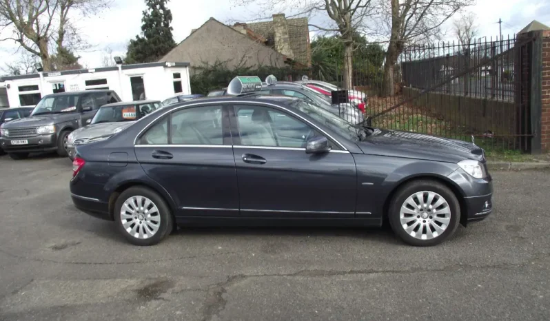 
								Mercedes Benz C Class 2010 full									