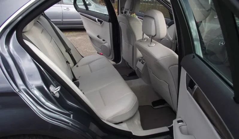 
								Mercedes Benz C Class 2010 full									