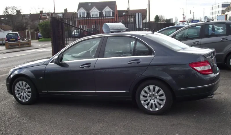 
								Mercedes Benz C Class 2010 full									