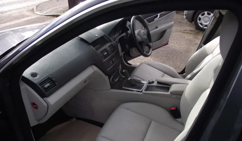 
								Mercedes Benz C Class 2010 full									