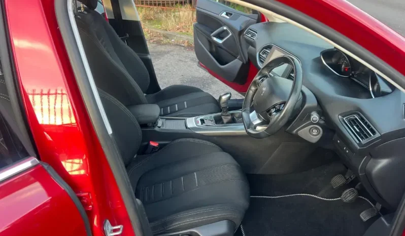 
								Peugeot 308 E-THP Allure 2014 full									